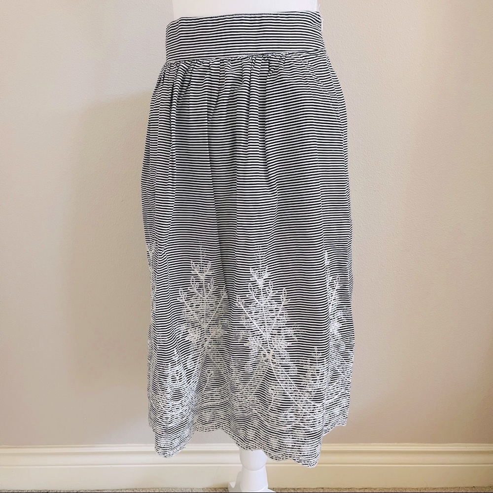 🌹 NY Collections Embroidered Floral and Stripes Skirt in Size 12